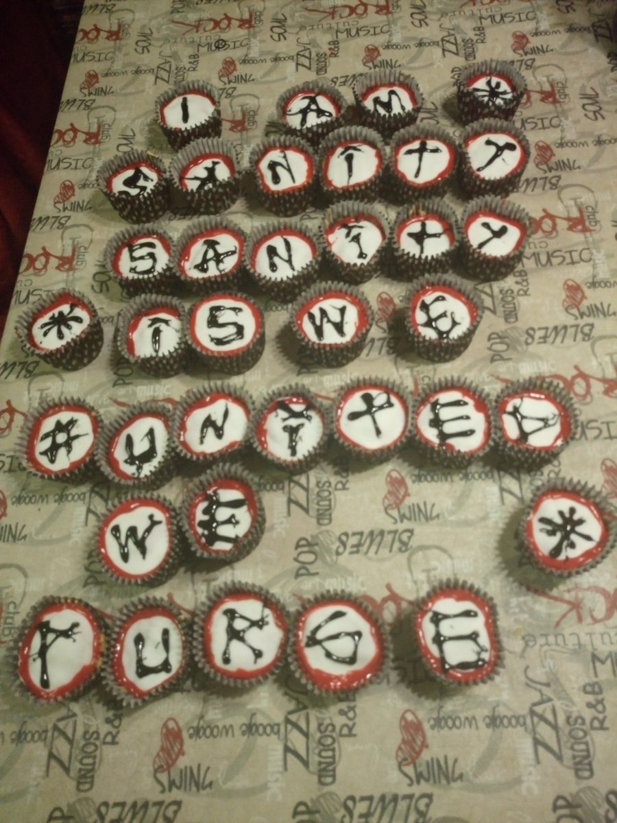 PrissyIsSAnitY's tweet photo. 2nd Birthday as a #SAnitY Fan!

@TheEricYoung @TheWWEWolfe @KillianDain @NikkiCrossWWE What do you think about this #SAnitY Birthday Cupcakes? https://t.co/SEwErlaILS