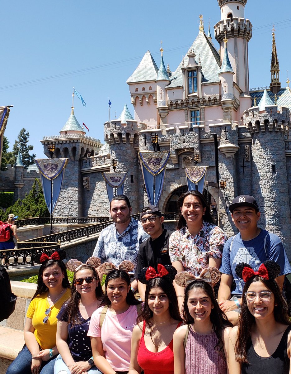 jessicattt___'s tweet photo. very thankful for the amazing people in my life #GradNite2018 https://t.co/XQg1QnFRJd