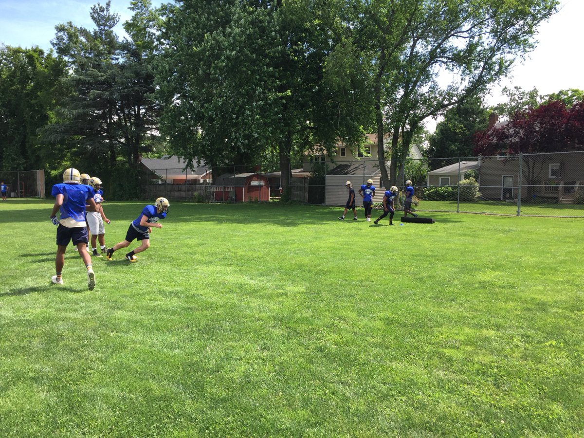 RollColls's tweet photo. Collingswood Football Mini Camp started today and was proud of our kids and the turn out .. We worked hard on defense of day #RollColls #2018squad #BlueandGold4ever https://t.co/sYTBHC6jkT