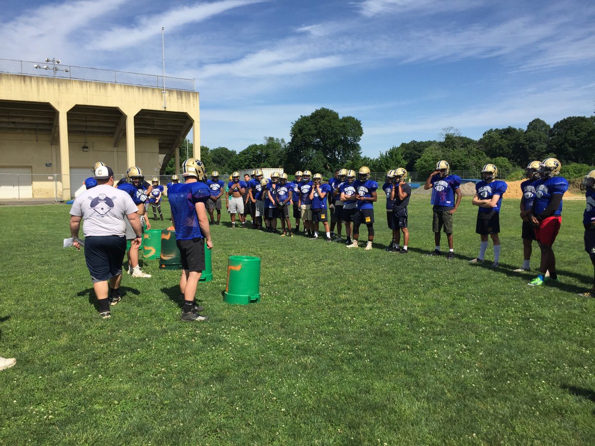 RollColls's tweet photo. Collingswood Football Mini Camp started today and was proud of our kids and the turn out .. We worked hard on defense of day #RollColls #2018squad #BlueandGold4ever https://t.co/sYTBHC6jkT