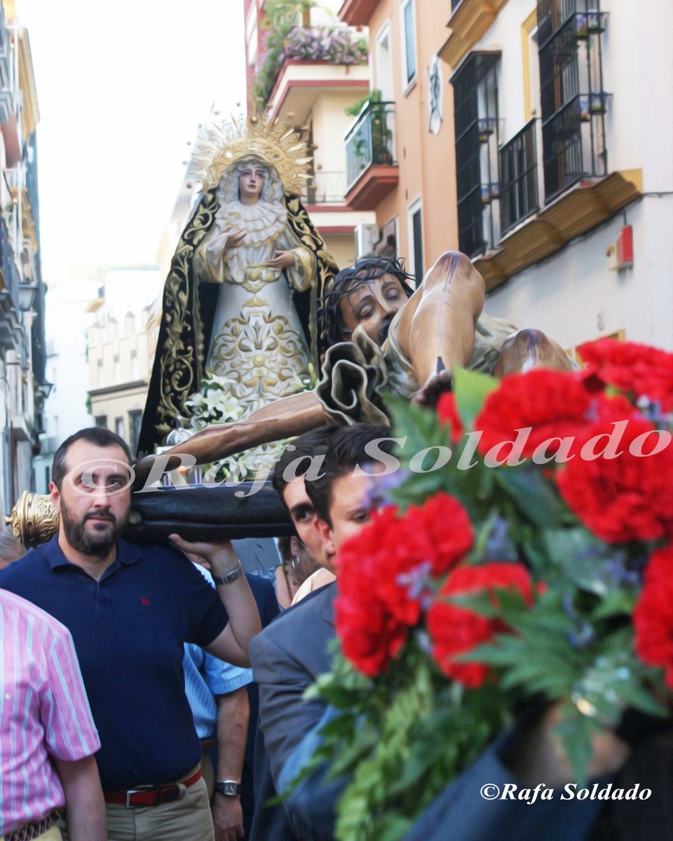 #fotodeRafaSoldado, Fotografía Para el Recuerdo @CristoDeBurgos Julio de 2010. @cereroblog @fjmonrod @ELIASBELTRANROD @pedroschezphoto @barrera_52 @apasomuda @mj_garciamartin @lunero1972 @fatimamzj @SerraFotografia @cfb787 @luroza1 @lamirada_blog @sopranosalpoder @perea_carmen