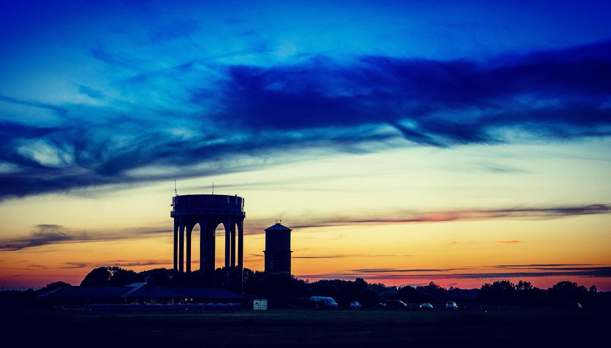 366daysofphotos's tweet photo. The sky and the water tower southwold
#southwold #suffolk #sunswt #color #colour #watertower https://t.co/G0DFUiv6OV