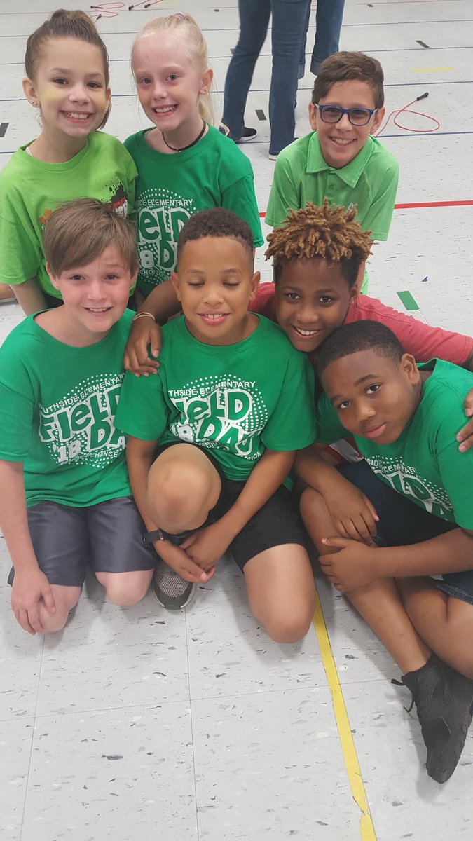 AmyJCox76's tweet photo. 5th grade had a blast at Field Day today!! The rain held off for us.  Great day. #SESBees https://t.co/BlgU4KQmrr