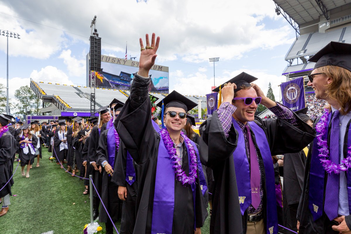 Congrats, graduates! Check out the full gallery from #UWGrad18. 

#GoHuskies 🎓

&gt;&gt; gohski.es/2JKt51n