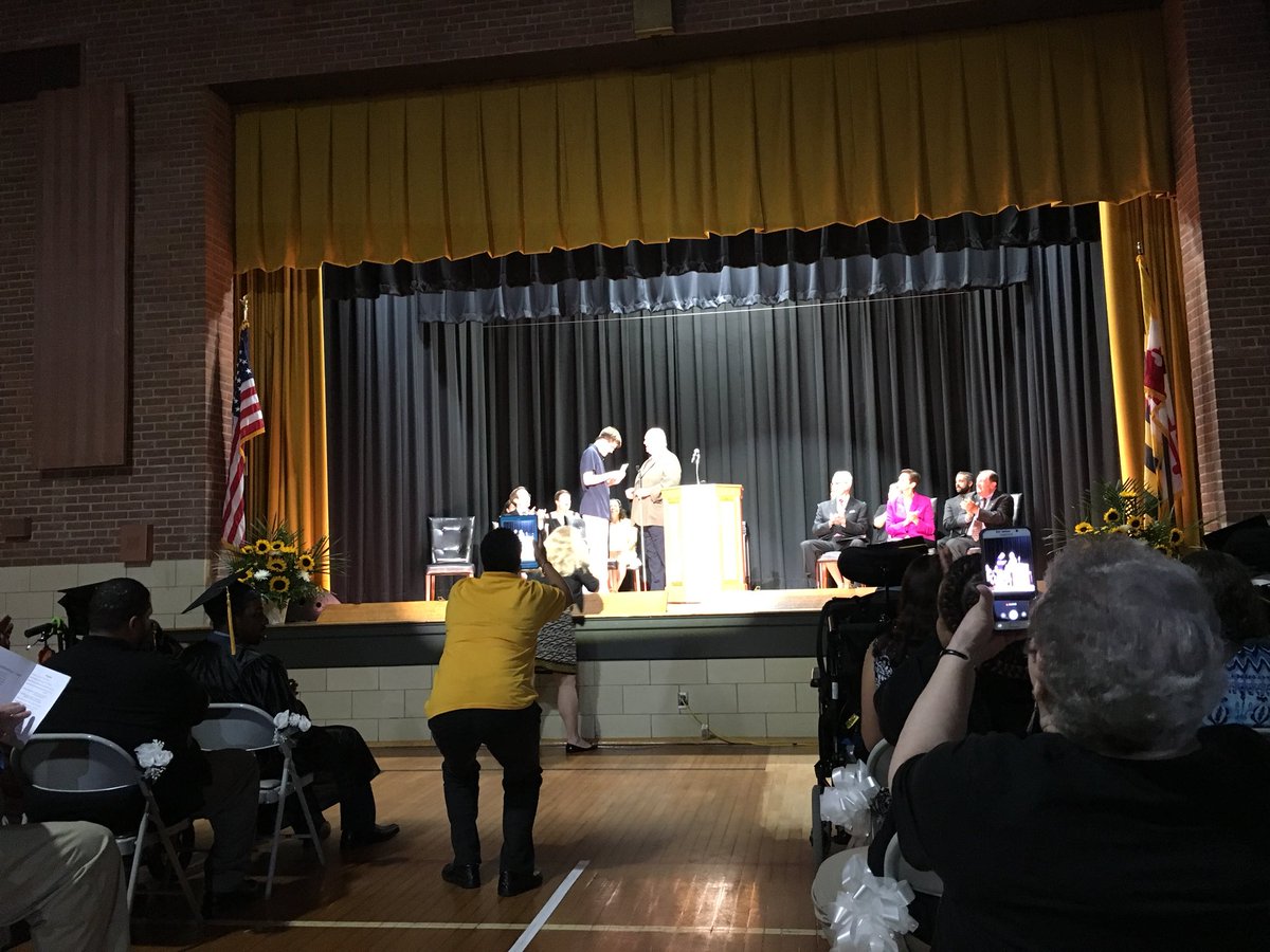MSB_Outreach's tweet photo. Presentation of awards at Graduation 2018 @msb1853 https://t.co/Io5ez1ZRLU