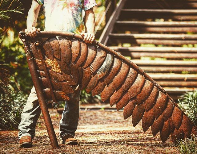 52 shovel blades later @thesteeplemobile #angel #wing #sculpture #metalart #alabamaartist #metalsculpture #assemblageart #recycledart ift.tt/2HGmmQQ