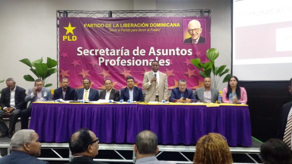 EuclidesLaVega's tweet photo. Hoy como todos los lunes, estamos reunidos en La Secretaría de Asuntos Gremiales y Profesionales del PLD en La Casa Nacional. https://t.co/gXqGfiZRzL