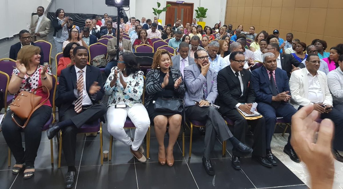 EuclidesLaVega's tweet photo. Hoy como todos los lunes, estamos reunidos en La Secretaría de Asuntos Gremiales y Profesionales del PLD en La Casa Nacional. https://t.co/gXqGfiZRzL