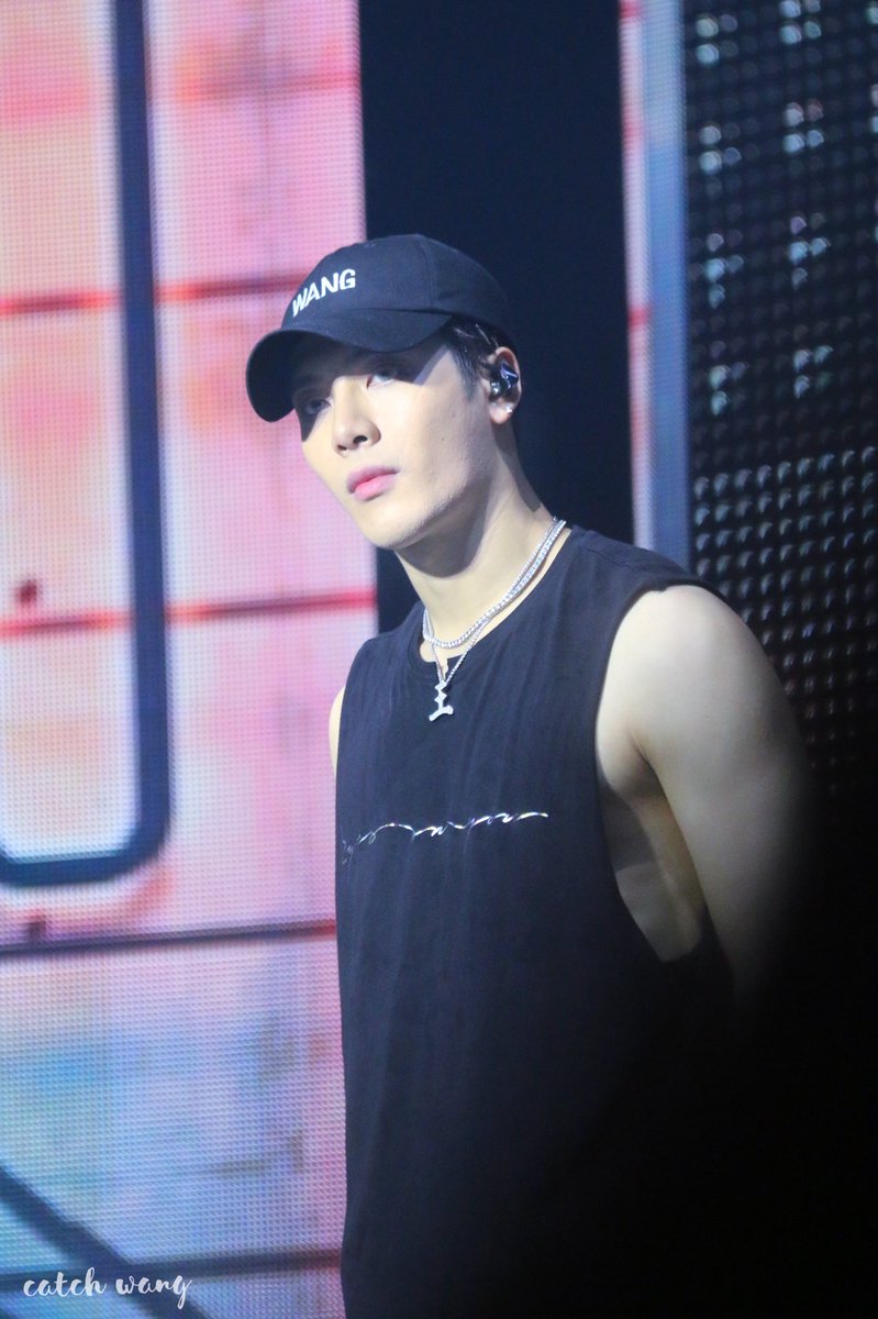 CatchWang520's tweet photo. 20180610 【HD】
WORLD TOUR 'EYES ON YOU' IN PARIS 👀 ❤️
#갓세븐  #GOT7  
#王嘉爾 #jacksonwang #잭슨  #Jackson
#EyesOnYou 
#GOT7WORLDTOUR https://t.co/7dWScmA2ix