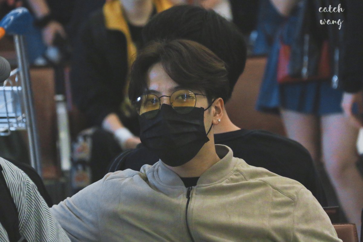 CatchWang520's tweet photo. 20180609 CDG🛬【HD】
👓❤️
#갓세븐  #GOT7  
#王嘉爾 #jacksonwang #잭슨  #Jackson
#EyesOnYou 
#GOT7WORLDTOUR https://t.co/iTDiHRZhkF