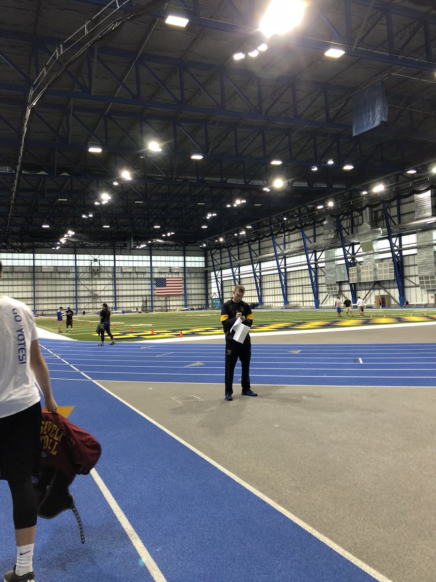 MichaelDrotz's tweet photo. Camp #2 today at South Dakota State was great. Thanks to @jwolfe287 for coaching me up today. And @HolyNutmeg for taking time to talk and coach me and the many other athletes today! 🐰 #JackBoys19 #jackedup #GBGBGJ https://t.co/Ca72TfNl8m