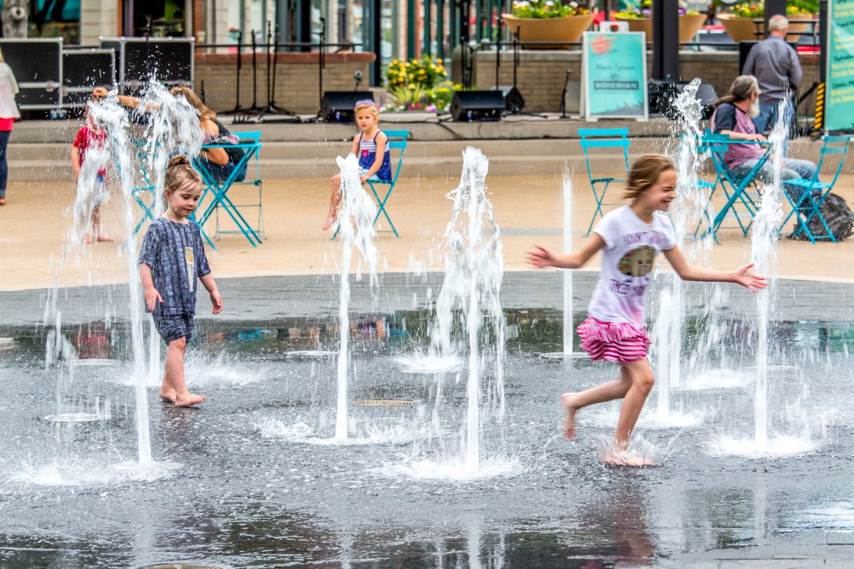 Running into the week like..

Happy Monday, everyone!