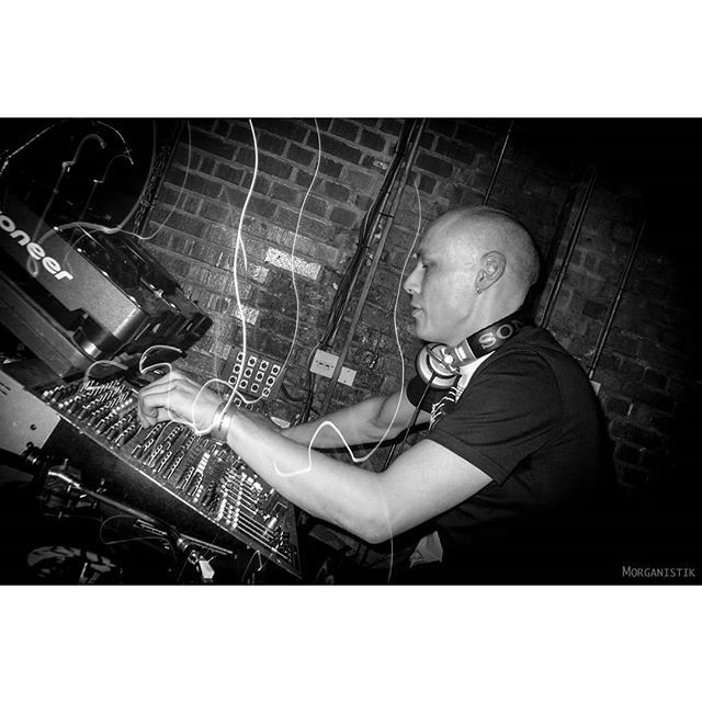 Morganistik's tweet photo. Luke Slater, photo by Nadia Morganistik, Fabric London 2005. Happy birthday ME1 @reallukeslater #PlanetaryAssaultSystems #LukeSlater #MoteEvolver #MusicProducer #technoDJ #love #ME2 #Morganistik https://t.co/yiWGCZ6F2N https://t.co/tbpnkx6pau