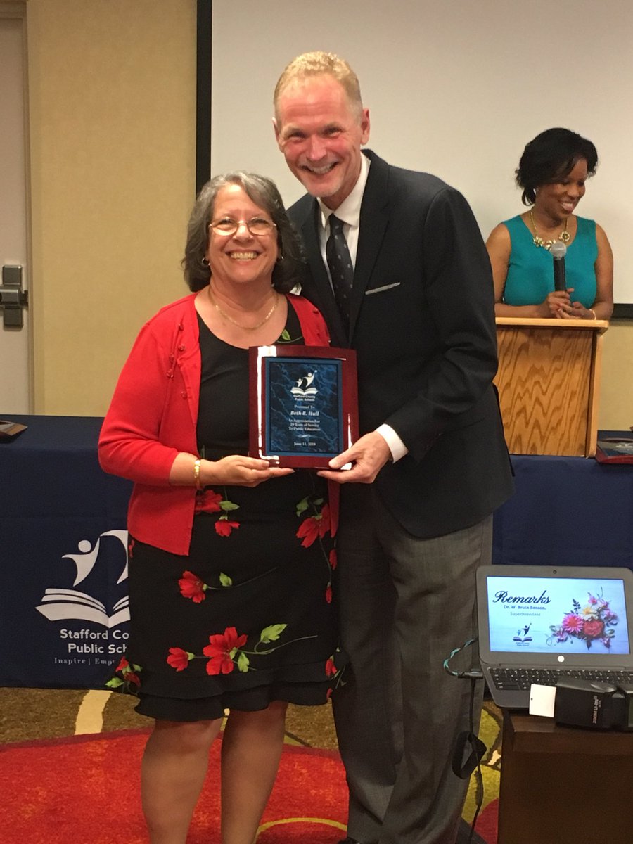DrSilipigni's tweet photo. Love to our favorite retiree, Beth Hull! @DrTammyHanna @DrCPendergraft @DMSRAMS @InnovateSTEM #IfYouOnlyKnewDrew #DMSRams @SCPSchools https://t.co/KXONSK0Kgo