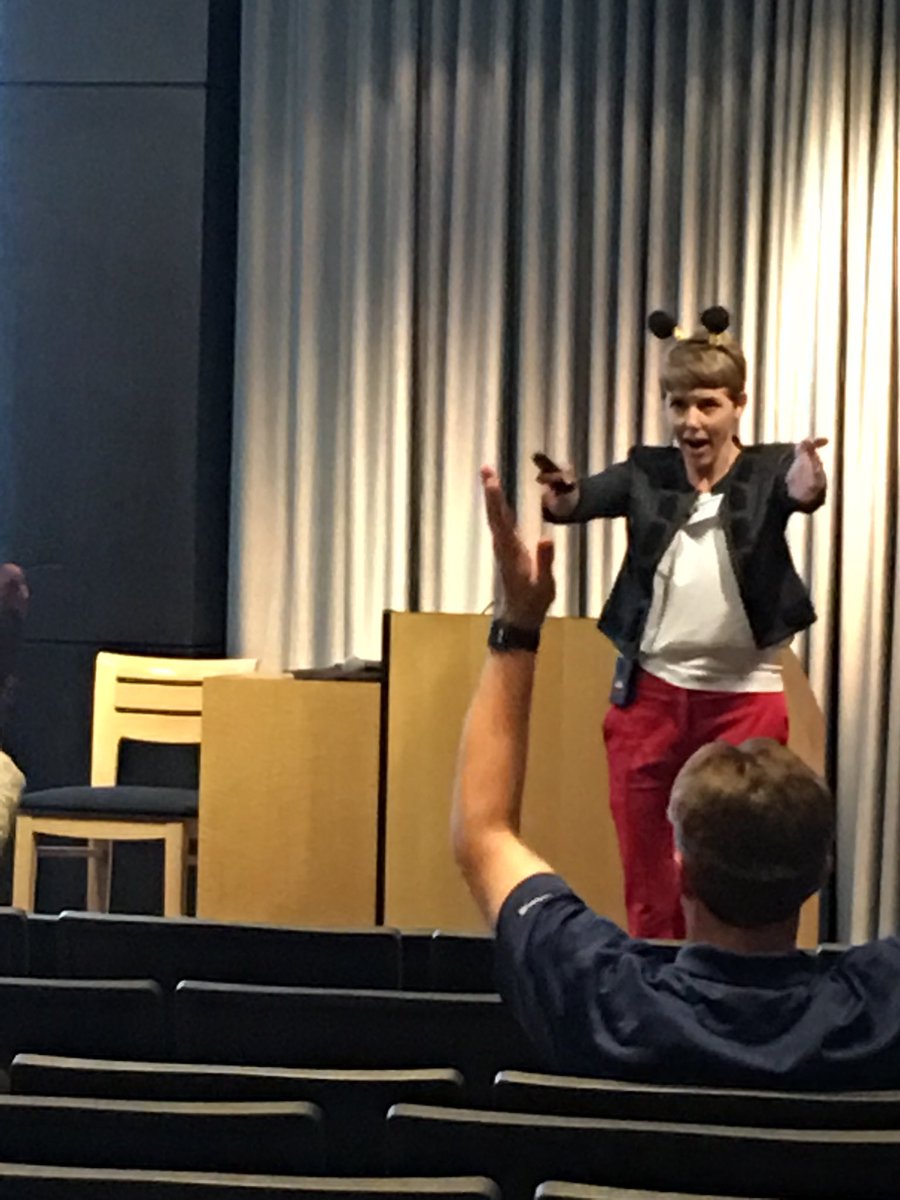 BecketDickerson's tweet photo. Learning about the IBM Way from the Queen Bee @sewedge #bee9buzz https://t.co/1XuX1K9zV3