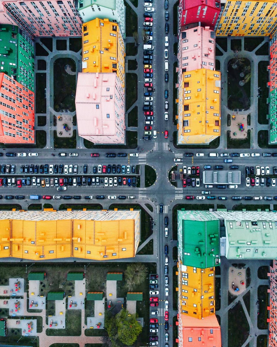 instagram's tweet photo. Who knew Kiev looked like a puzzle from above? #WHPshapes https://t.co/wh8i3OdmAs https://t.co/QFAnvLkMNW