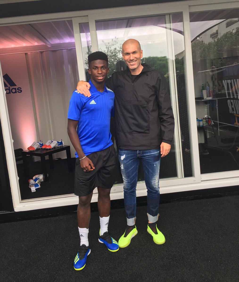 GuineeBuzz's tweet photo. #Zidane confirme le talent du jeune talent Amadou Traore d’origine #guinée-nne. A rappeler qu’Amadou le jeune frère de @iyaTraore 15ans est surclassé #U19 chez les #girondins de #Bordeaux. 
Bonne chance Amadou 😍💪🇬🇳 https://t.co/iuaeh0lpNd