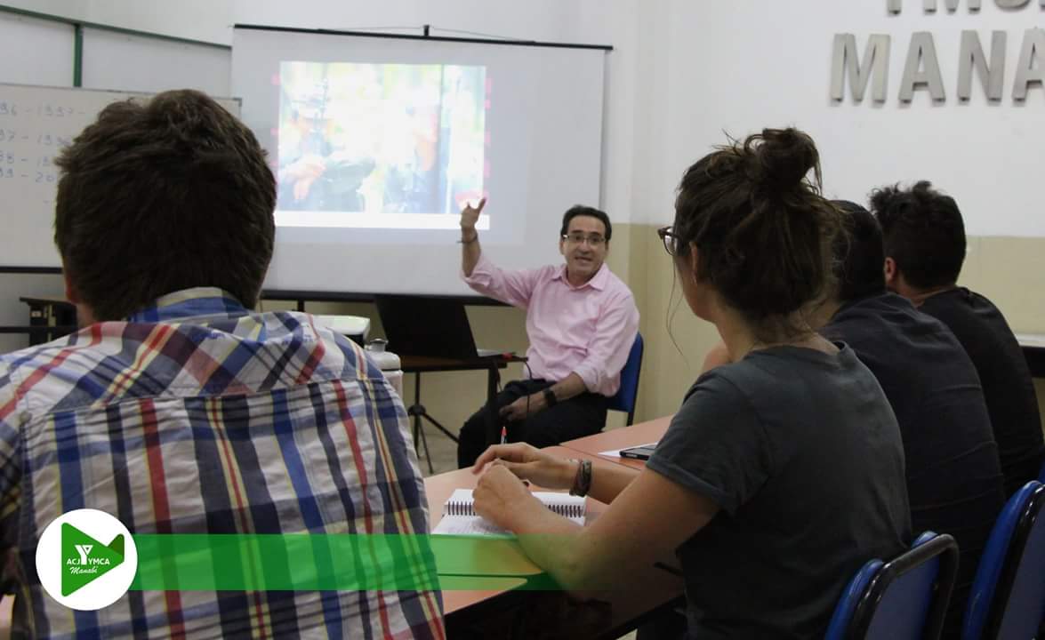 ymcamanabi's tweet photo. Fernando Cedeño realiza taller de #AnálisisDeCoyunturaPolítica con compañer@s de @alternativesMTL https://t.co/cxw1JnnuQH