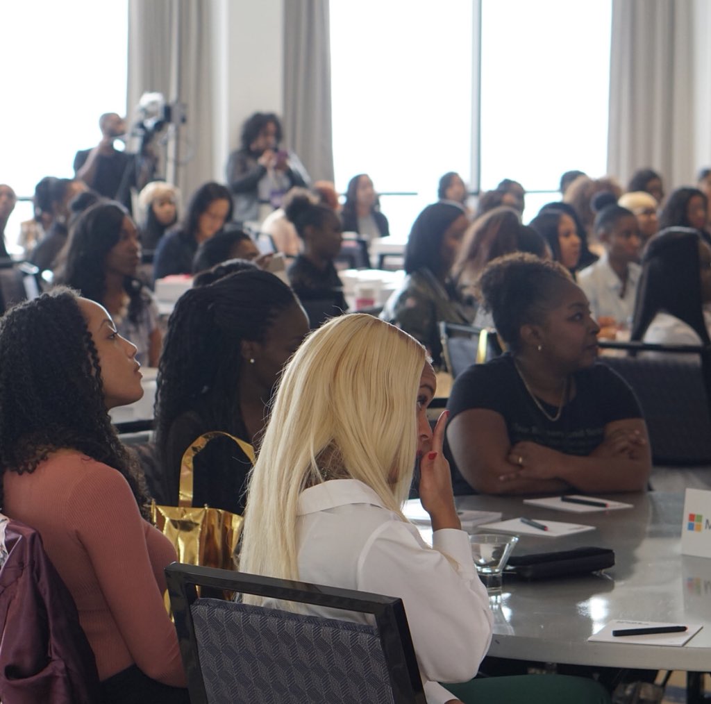 Thefearlessmag's tweet photo. ✨ There are only 4 more days to purchase tickets for the #FearlessConference at this price! If you’re a strong, career-driven woman, you can’t afford not to have this action-packed, enriching event in your calendar. Go to https://t.co/vJIVE2FeYr to purchase your ticket! https://t.co/KxQ7k3i389