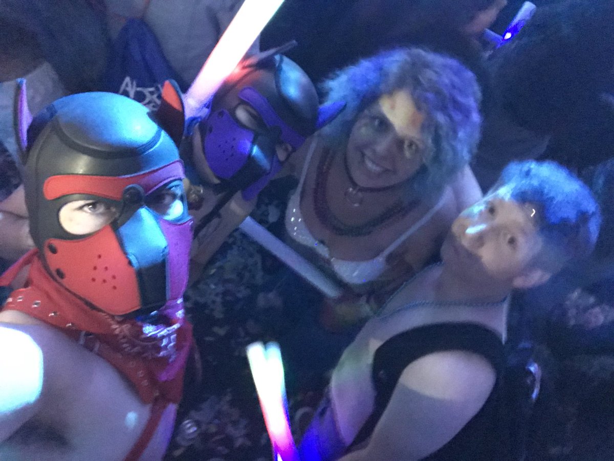 thatpupzero's tweet photo. Met some cool peoples and doggos at pride it was a lot of fun. Iโm glad I met so many awesome friends this year. #mkepride #humanpup #pupplay #justpupthings #gay #lgbt #proud https://t.co/2sZBQ0z0DP