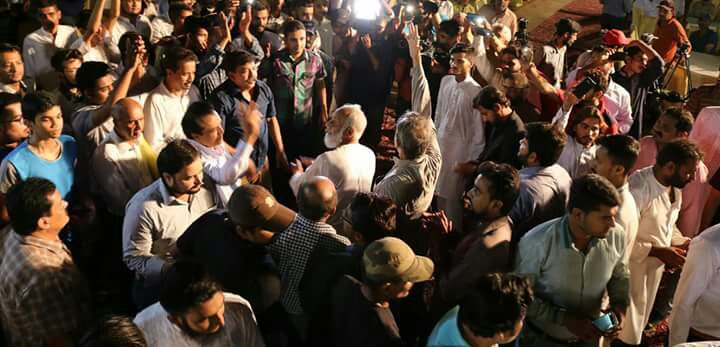 HaniQureshi5's tweet photo. ہمیں اپنے مسئلے کا مستقل حل نکالنا ہے. ڈاکٹر فاروق ستار
کراچی پورے ملک کا مالی درالخلافہ ہے. ڈاکٹر فاروق ستار
#MyDestinationWithAPMSO https://t.co/GGz7hg8GZo