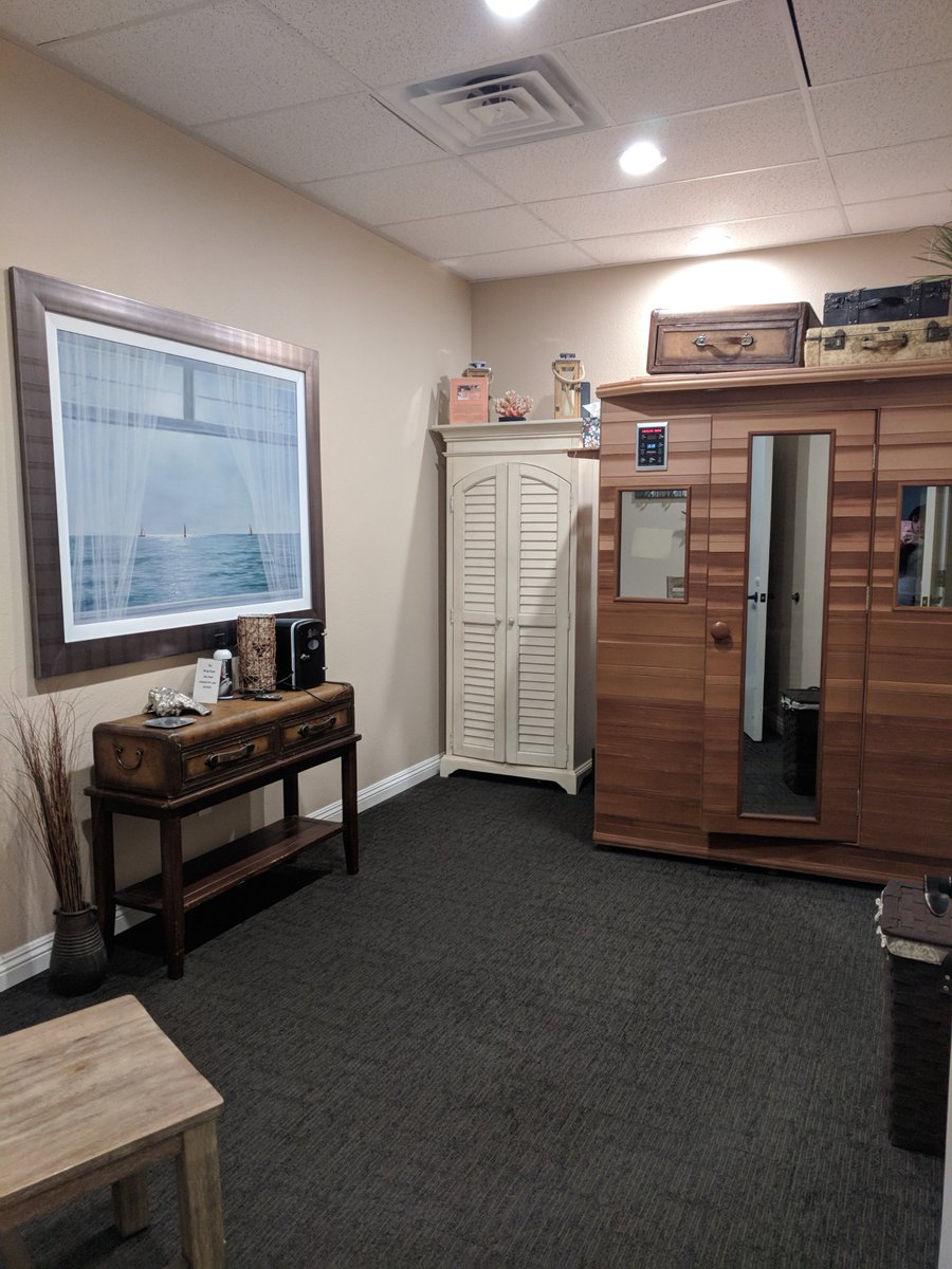 Stevies_Spa's tweet photo. We have 4 spacious rooms available for rent here at Stevie's ✨ Please call or text 702-979-8035 for more info. Nail techs, Aestheticians, Eyelash Stylists,&amp; more are welcome! #Novalash #EyelashExtensions #Skincare #Aesthetician #VegasDaySpa #Holistic #roomrentals #Shira #Lira https://t.co/pzya0rWx4d