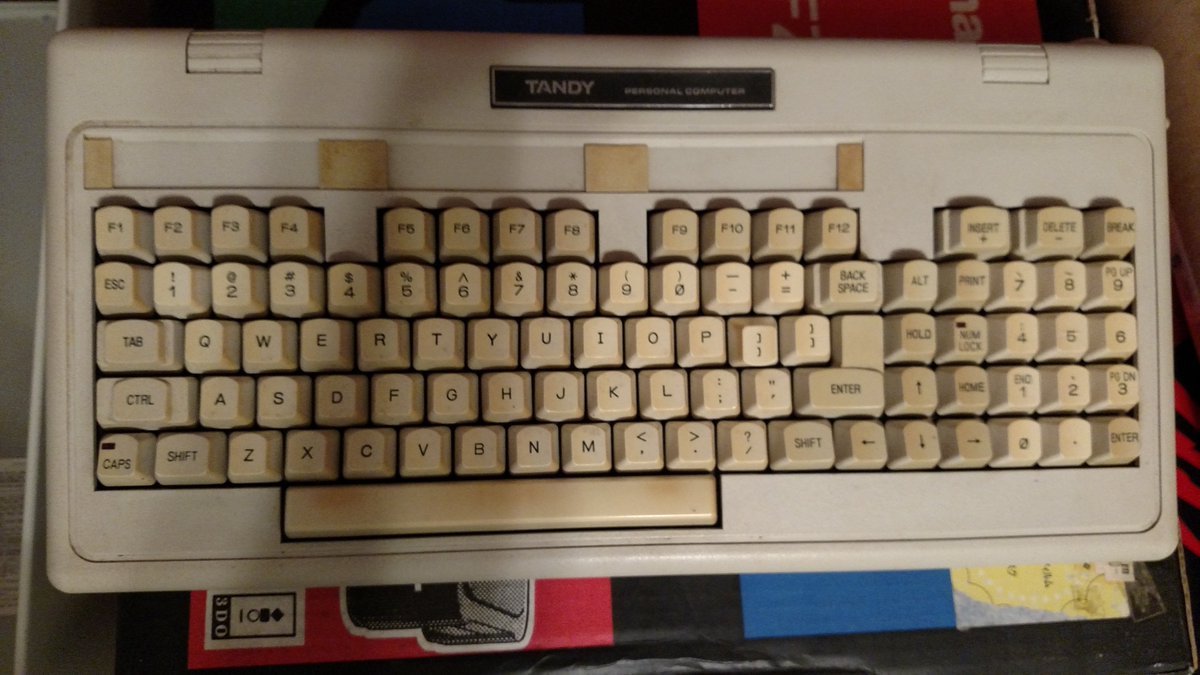 twoquickcapri's tweet image. Before and After #tandy1000 #retrobrite