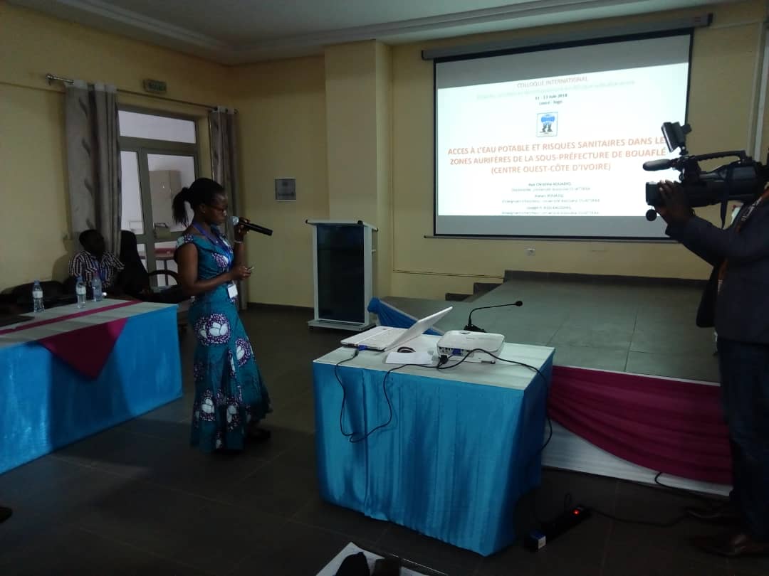 charleskolou's tweet photo. Au #colloque #GeoconfLome2018 l'Atelier 3 du 1er jour a porté sur : Société, environnement et migration. 5 communications ont meublé cet atelier avec la modérateur du #PrOdileDossouGUEDEGBE Rapporteur : M.#EdinamKOLA
@Geo_Univlome
@KoffiAdjalo
@ZoulGbele
@mediacampus_ul
@JveLome5 https://t.co/ESz2kOtqNa