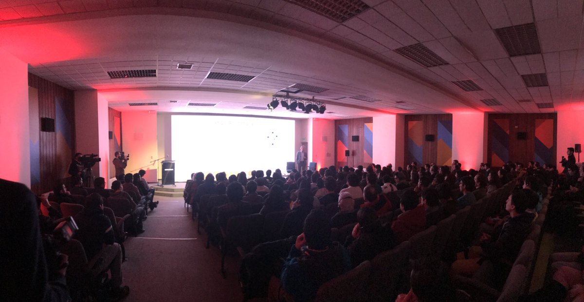 udeconcepcion's tweet photo. En el auditorio Salvador Gálvez de la @fiudec se realiza la conferencia “¿Es justo el libre mercado?”, encabezada por el académico de la Brown University, John Tomasi. #LaOtraMirada https://t.co/c7IAckCV9Z