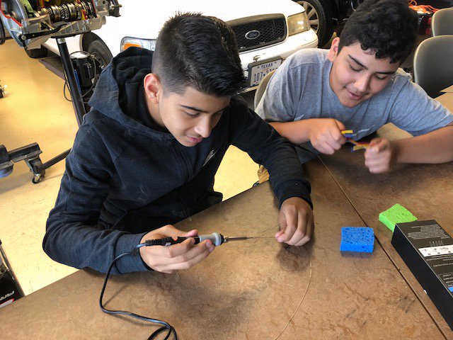 MrsGuerra3's tweet photo. Day  1 of STEM camp. Learning about Automotive Technology. @asaelruvalcaba @RHMS_Bobcats @MsRutiagaPLTW https://t.co/HX5F91s73u