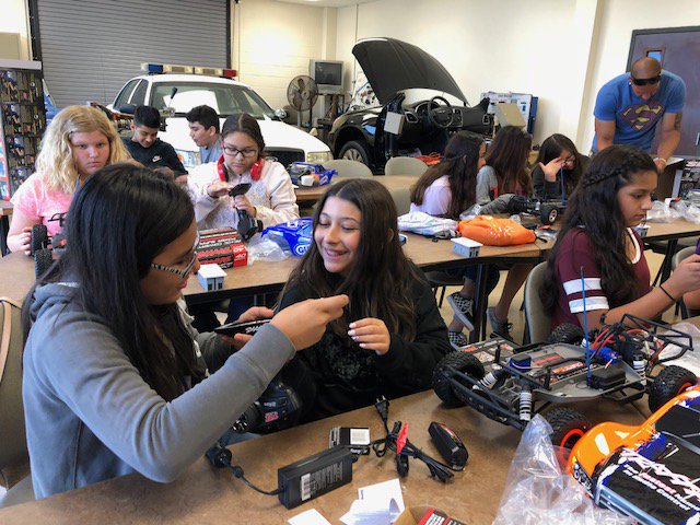 MrsGuerra3's tweet photo. Day  1 of STEM camp. Learning about Automotive Technology. @asaelruvalcaba @RHMS_Bobcats @MsRutiagaPLTW https://t.co/HX5F91s73u
