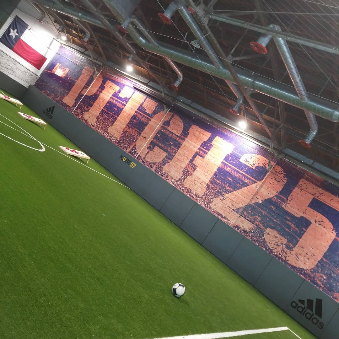 hnl's tweet photo. New to #eado @Pitch25HTX an #interesting concept for a #bar with a #soccer field, large selection of #draft #craft #beer, and your go to for #worldcup viewing here in #houston! Check out their happy hour specials $3 select craft+half off on wine &amp; frozen drinks from 3p-6p M-F https://t.co/aDPC23LcST