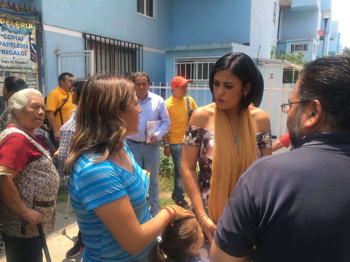 CarlosSPaPe's tweet photo. Hoy ni la lluvia nos detiene #EnCampaña en #Azcapotzalco con nuestra próxima #Alcaldesa @LuisaAlpizarC 👏🏽✌🏽agradecemos a los vecinos del Rosario y la Unidad Habitacional Cobre de México que nos reciben tan afectuosamente en sus hogares #FrentePorAzcapotzalco 
#AlpizarAlFrente https://t.co/Q994HAdXlI