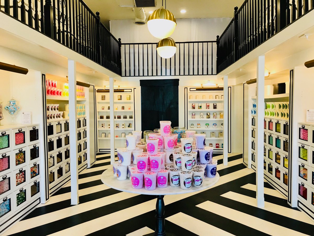 PamelaChelin's tweet photo. TUESDAY’S SWEET SHOPPE 🍬

#chocolate #saltwatertaffy #cottoncandy #gummybears #gumballs #stickcandy

#LosFeliz https://t.co/0hZXC1gCeX