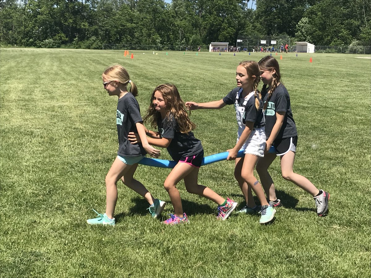 mrsconoverTHIS's tweet photo. These third graders from Ms. Sabourin’s classroom really love field day! #LFLeads #thanksmrlucius #lftorreyhill https://t.co/Qd9I2VCP9w