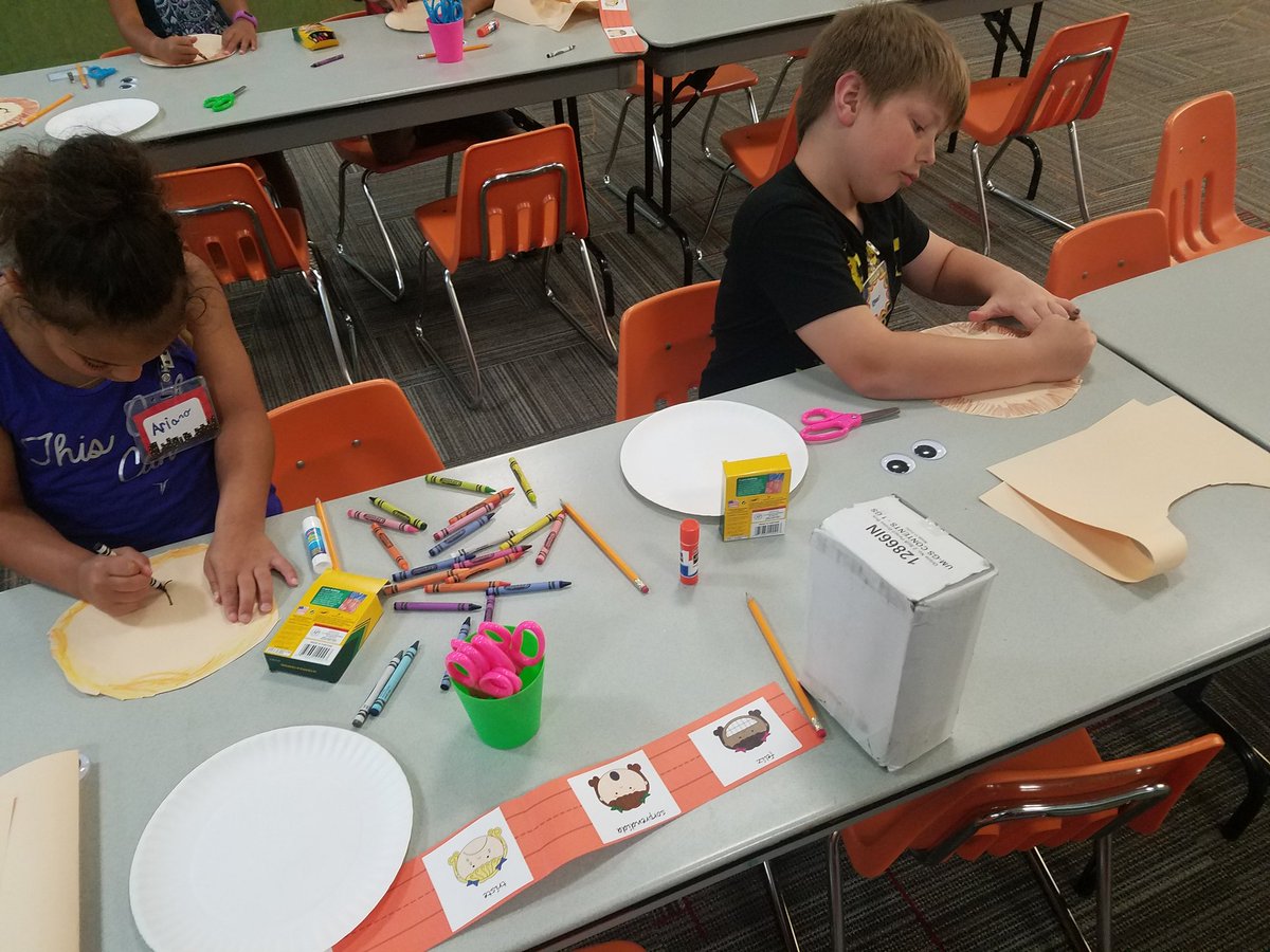 krn_watson's tweet photo. Spanish Hour  @PetersColonyES @Lewisvillepubliclibrary Come join us at our 2 locations on Mondays. #practicingspanish #storytime #LISDBILESL #LISDLandT https://t.co/gX5l3ZAJ98