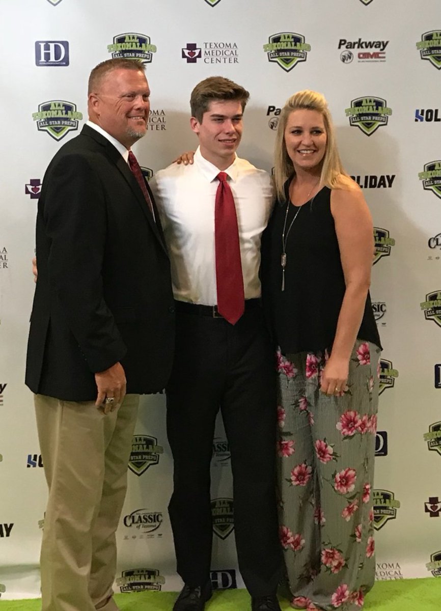 roberson_brandi's tweet photo. He doesn't just knock heads on DEFENSE, he's a GREAT guy as well! Forever Fans of Collin O'Neal
#alltexomaland https://t.co/KewgBAZYOc