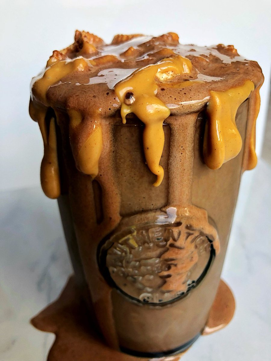 ViBenedetta's tweet photo. all about that overflow life. and I don’t just mean with smoothies. 
Overflow with love.
Overflow with kindness.
Overflow with hope.
Overflow with good people.
Overflow with whatever makes you YOU. 
__
and throw in a BANANA CACAO smoothie every once in a while✨ 
#mkt400uwl https://t.co/z0JW353tJJ