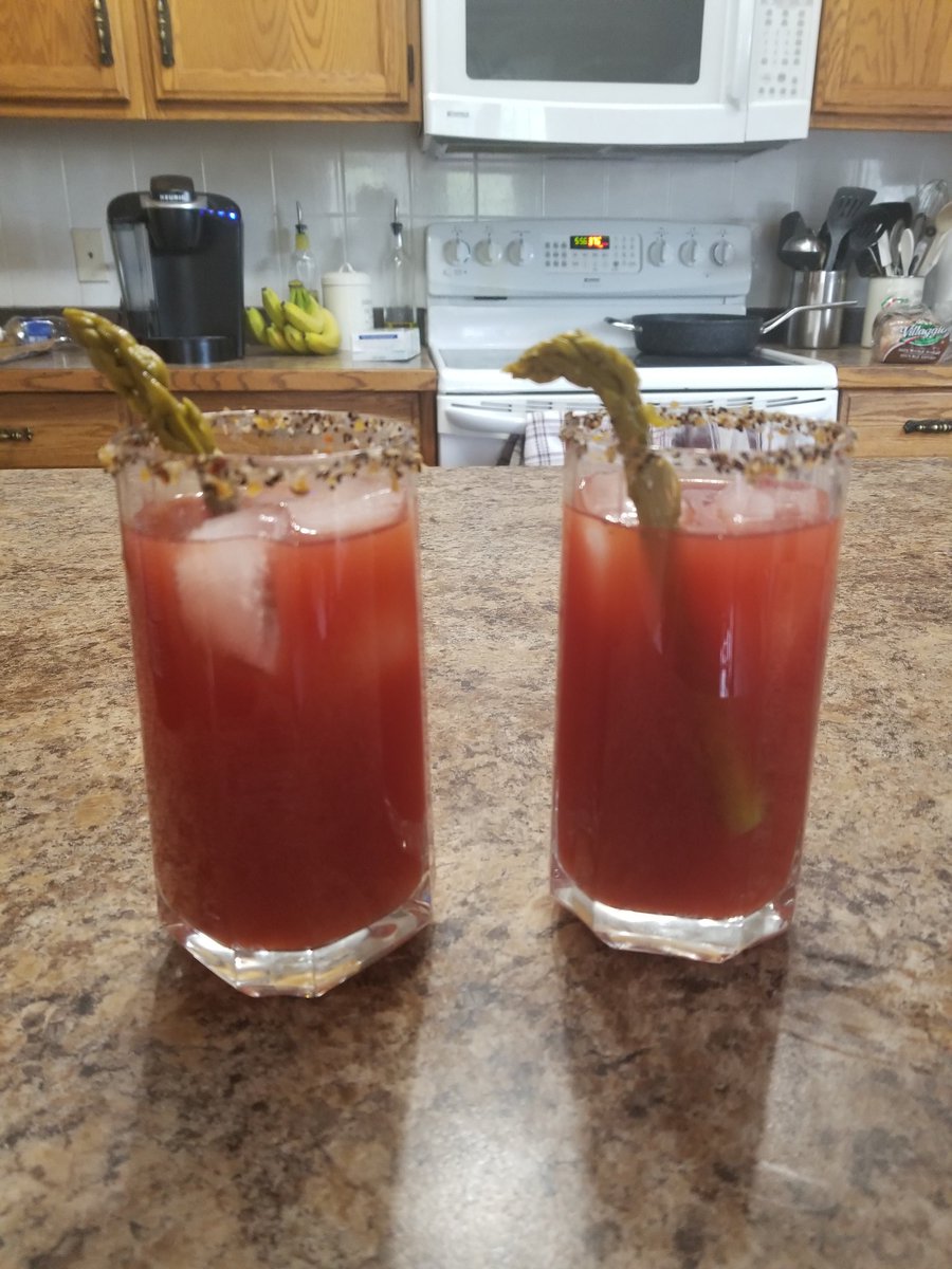A little pre-dinner treat, courtesy of @opsdalberta, <a href="/EdgarFarms/">Edgar Farms</a>, and <a href="/MottsClamato/">Mott'sClamato</a>. 😍 #drinklocal #eatlocal