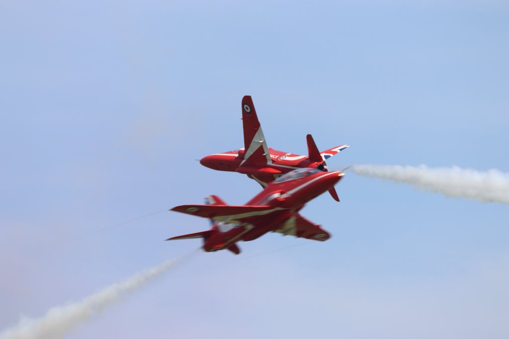 WilsonJswjsw700's tweet photo. @rafredarrows @cosfordairshow #flypast #syncropair #redarrows https://t.co/V6FJ4e9JPH
