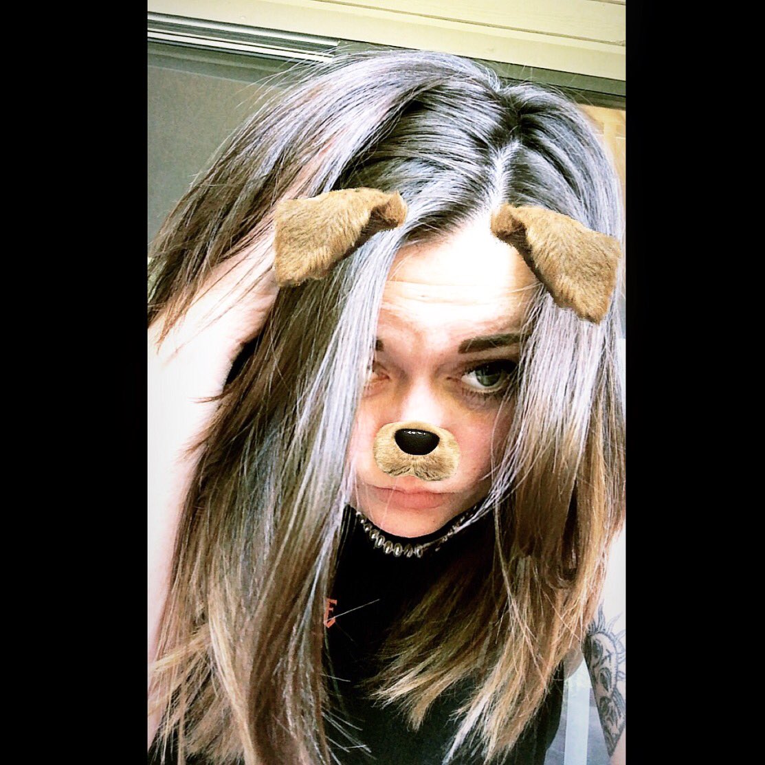jessicagabe86's tweet image. Natural Silver Fox Status in Commence 🦊 #whites #silverfox #hurrr #imaybefatbutmyhairisbeautiful #itslongggg