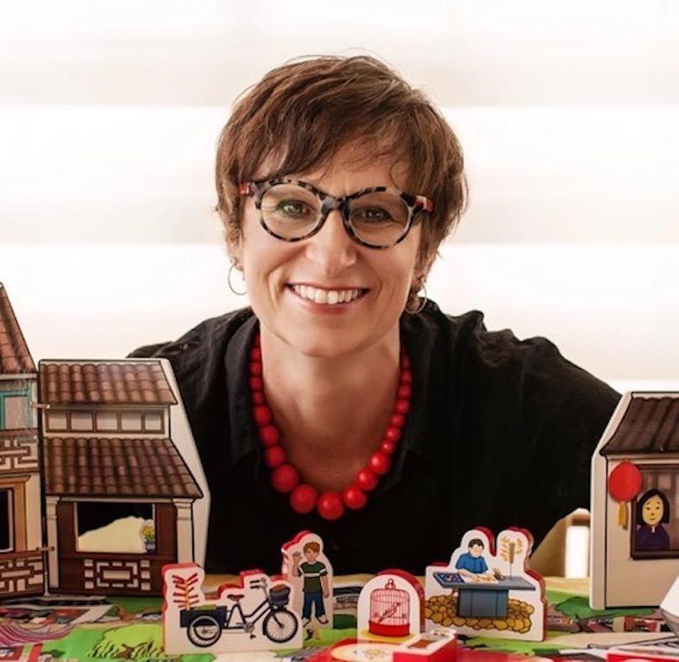This expat creates toys that teach young children about life in different countries:
on.forbes.com/6011Diahv
