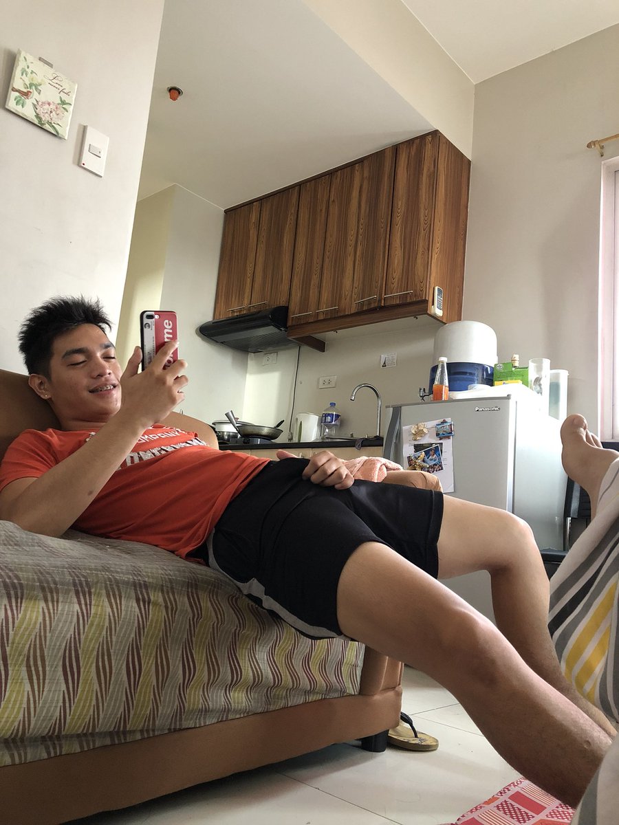 Rigorantsss's tweet photo. Tanginang roomate to hahahaha wag sa harap ko! 😂 https://t.co/1fUSZb4zLZ