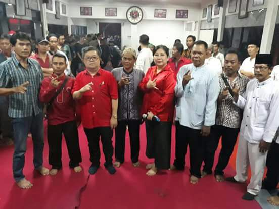 ArdiansaDiky's tweet photo. kunker ke dpc jakarta barat  
#DarmadiDurianto 
#PDIPerjuangan 
#yrkiddcengkareng https://t.co/f9qIfrC9Cz