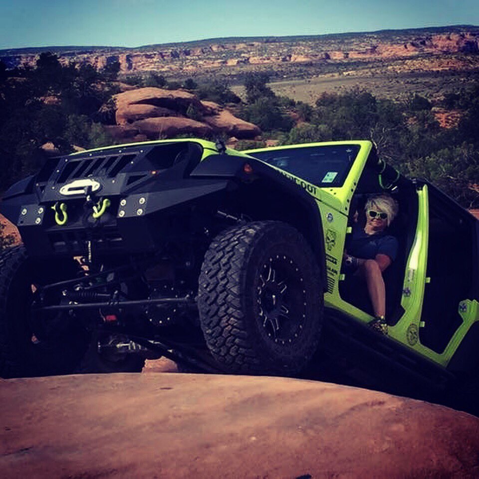 FRL_Lacey's tweet photo. Pick a line. Be confident. Stick with it until you reach the top! #HypergreenDream #BandicootTheLittleGreenJeep #Moab2017 #MissingThisPlace https://t.co/cJNNgM86Oq