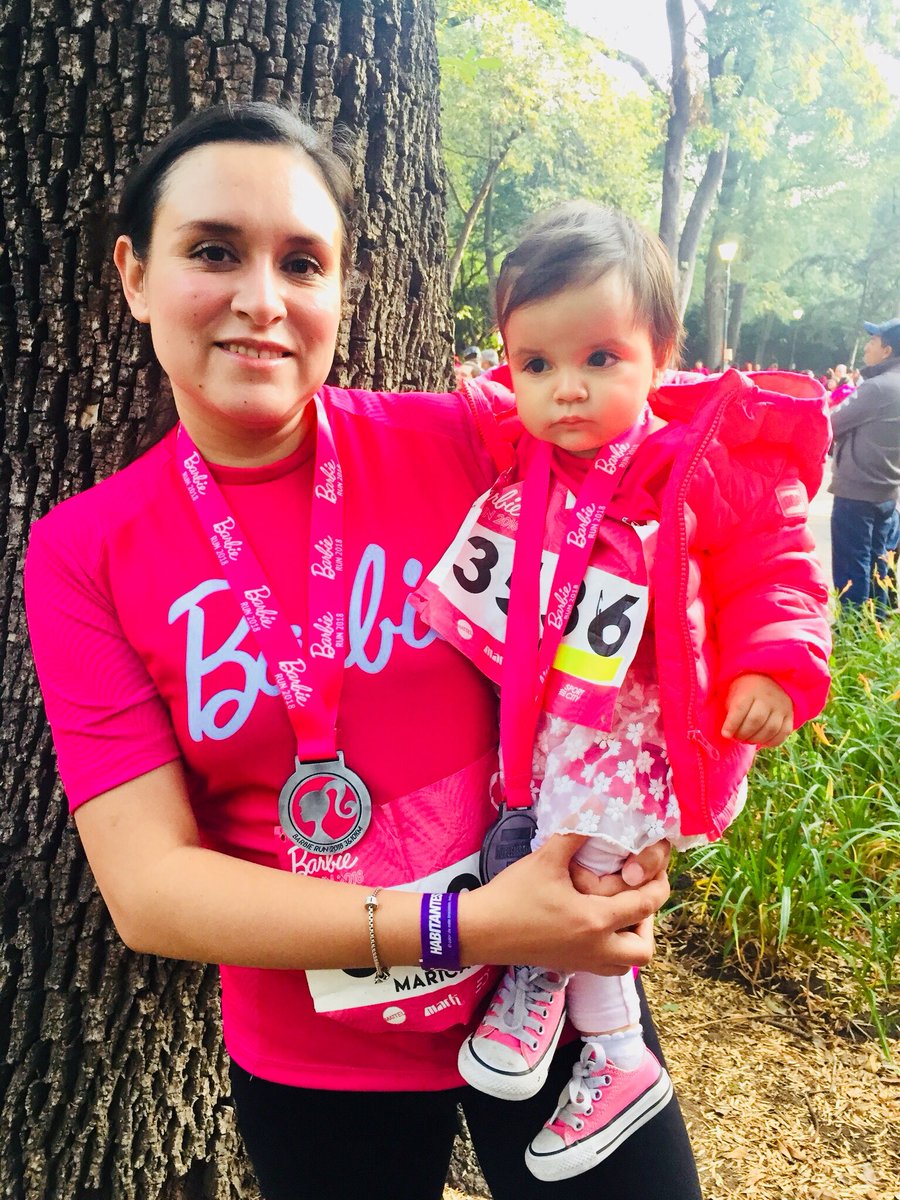 MariKarmenM's tweet photo. Sofi y yo en nuestra primer carrera #CarreraBarbieMX #BarbieRun2018 💕 https://t.co/LobixmlN4X