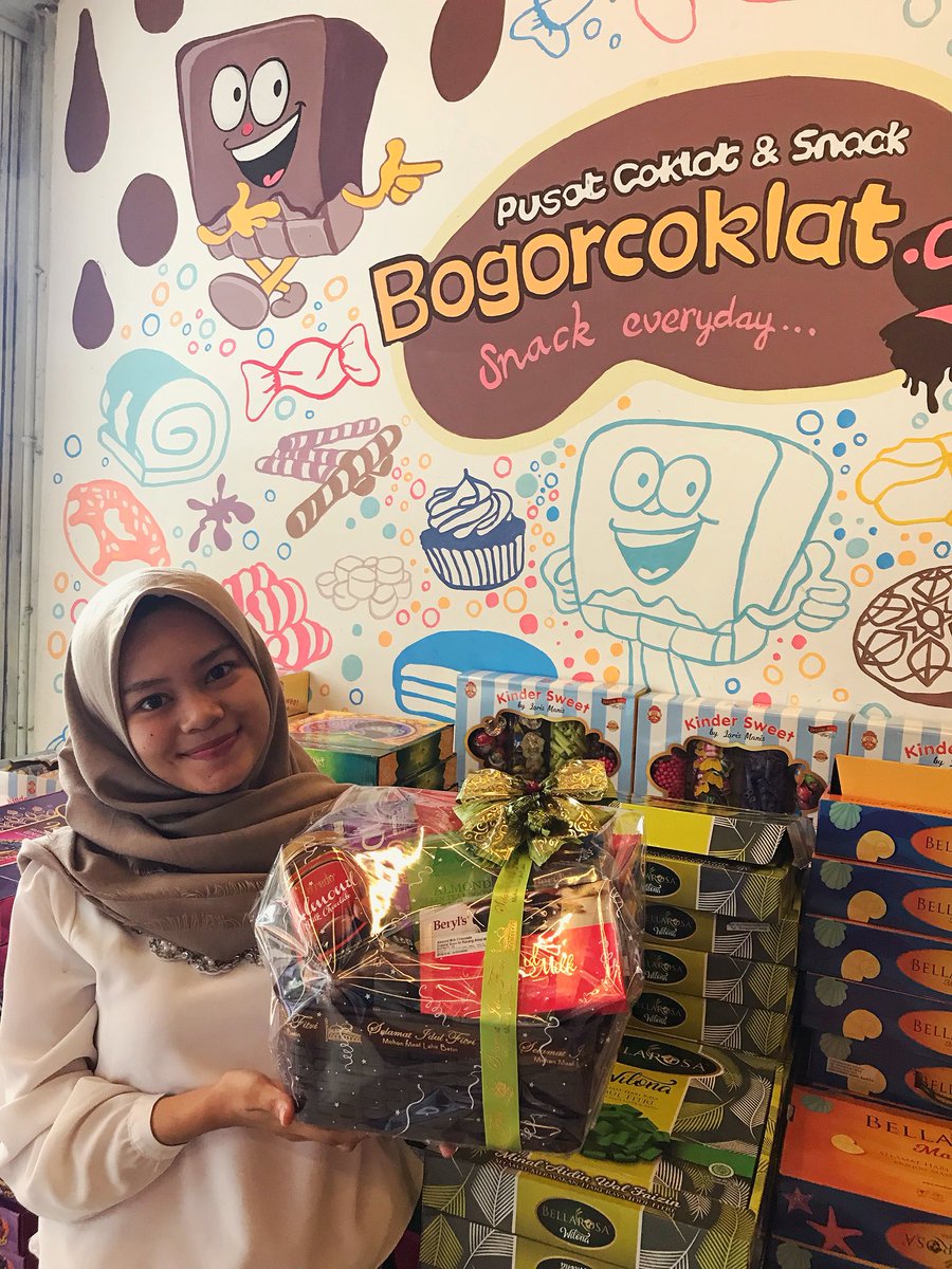 bogorcoklat's tweet photo. Parsel Lebaran @bogorcoklat 
Jl. Pajajaran no. 20. O Bogor 
Wa 08111155320 👉🏻 0251 8572747 https://t.co/YBL5gF2swx