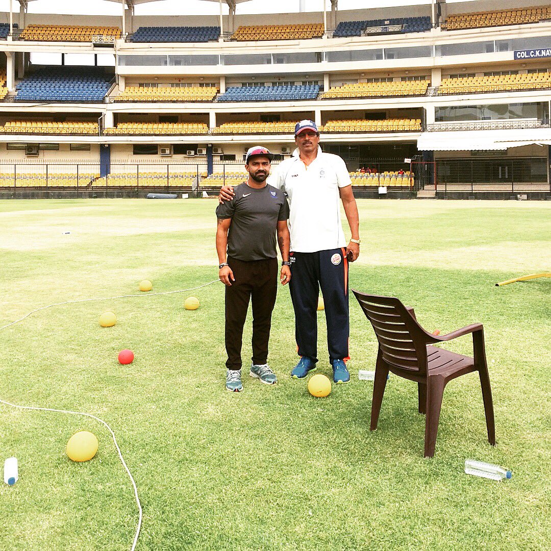 sidhu_2298's tweet photo. ℹ️ts Not Whether U Get Knocked down,it's whether U get 🆙♨️♨️
#WithLegends🤝🙌
#WorkedOnTechniques🔝
#SpeacializedSkillCamp🏏
#MPCAcricketCenter🏏 https://t.co/4QbZnfwW7n