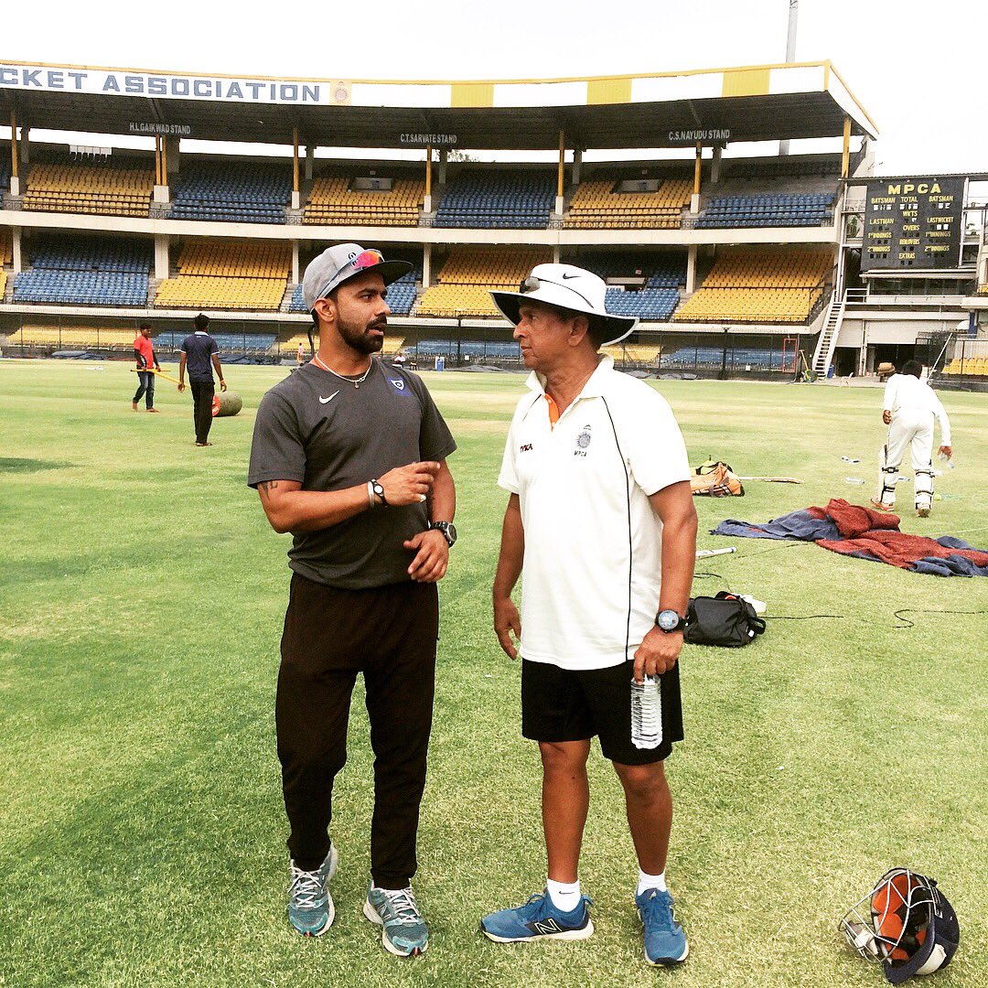 sidhu_2298's tweet photo. ℹ️ts Not Whether U Get Knocked down,it's whether U get 🆙♨️♨️
#WithLegends🤝🙌
#WorkedOnTechniques🔝
#SpeacializedSkillCamp🏏
#MPCAcricketCenter🏏 https://t.co/4QbZnfwW7n
