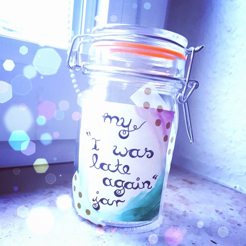 WoodWritings's tweet image. Seit gestern versuche ich neue Erziehungsmaßnahmen bei meinen Kolleginnen 😂
#ToLate #HeldenDerArbeit #work #Büroalltag